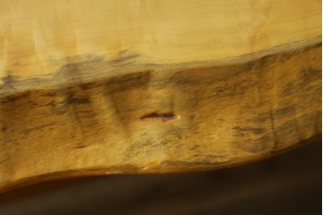 中古　国産職人手作り品　栃ノ木(トチノキ)　一枚板の存在感あふれるダイニングテーブル　製作費約45万円　(R-087540)