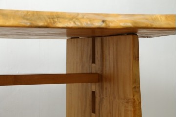 中古　国産職人手作り品　栃ノ木(トチノキ)　一枚板の存在感あふれるダイニングテーブル　製作費約45万円　(R-087540)