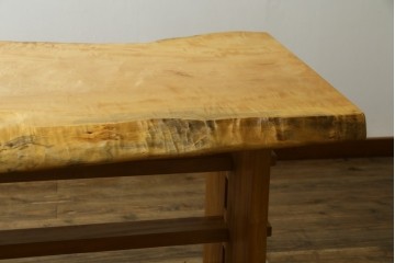 中古　国産職人手作り品　栃ノ木(トチノキ)　一枚板の存在感あふれるダイニングテーブル　製作費約45万円　(R-087540)
