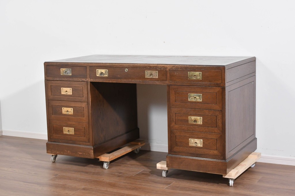 中古　希少な廃番品　カリモク家具(karimoku)　domani(ドマーニ)　Morganton(モーガントン)　風格ある両袖デスク　(R-087541)