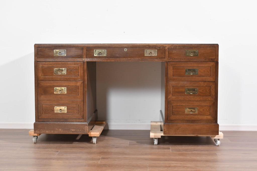 中古　希少な廃番品　カリモク家具(karimoku)　domani(ドマーニ)　Morganton(モーガントン)　風格ある両袖デスク　(R-087541)