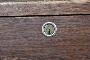 中古　希少な廃番品　カリモク家具(karimoku)　domani(ドマーニ)　Morganton(モーガントン)　風格ある両袖デスク　(R-087541)