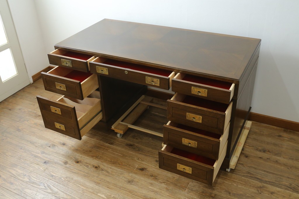 中古　希少な廃番品　カリモク家具(karimoku)　domani(ドマーニ)　Morganton(モーガントン)　風格ある両袖デスク　(R-087541)