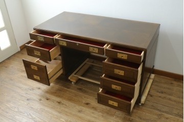 中古　希少な廃番品　カリモク家具(karimoku)　domani(ドマーニ)　Morganton(モーガントン)　風格ある両袖デスク　(R-087541)