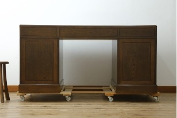 中古　希少な廃番品　カリモク家具(karimoku)　domani(ドマーニ)　Morganton(モーガントン)　風格ある両袖デスク　(R-087541)