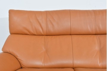 中古　カリモク家具(karimoku)　Chitano(チターノ)　レザー(本革)　やわらかな丸みが魅力の三人掛けソファ　定価約35万円　(R-087542)