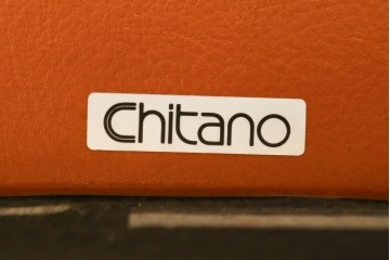 中古　カリモク家具(karimoku)　Chitano(チターノ)　レザー(本革)　やわらかな丸みが魅力の3人掛けソファ　定価約35万円　(R-087542)