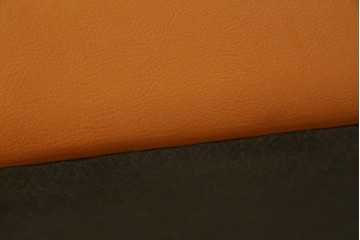 中古　カリモク家具(karimoku)　Chitano(チターノ)　レザー(本革)　やわらかな丸みが魅力の3人掛けソファ　定価約35万円　(R-087542)