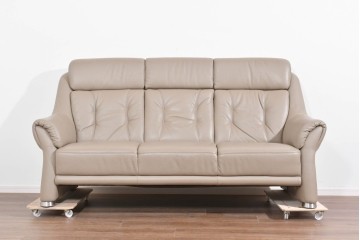 新古　展示品　美品　ドイツ高級ブランド　himolla(ヒモラ)　フーゴ　本革(レザー)　ハイバック形状の三人掛けソファ　定価約60万円　(R-087543)