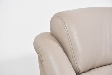 新古　展示品　美品　ドイツ高級ブランド　himolla(ヒモラ)　フーゴ　本革(レザー)　ハイバック形状の三人掛けソファ　定価約60万円　(R-087543)