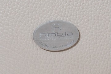 新古　展示品　美品　ドイツ高級ブランド　himolla(ヒモラ)　フーゴ　本革(レザー)　ハイバック形状の三人掛けソファ　定価約60万円　(R-087543)
