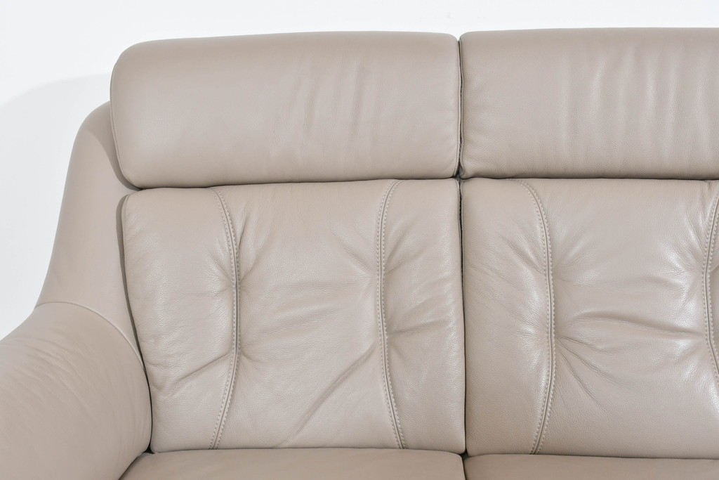 新古　展示品　美品　ドイツ高級ブランド　himolla(ヒモラ)　フーゴ　本革(レザー)　ハイバック形状の三人掛けソファ　定価約60万円　(R-087543)