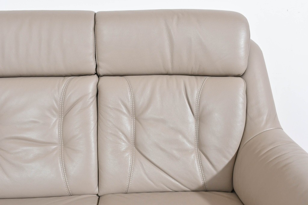 新古　展示品　美品　ドイツ高級ブランド　himolla(ヒモラ)　フーゴ　本革(レザー)　ハイバック形状の三人掛けソファ　定価約60万円　(R-087543)