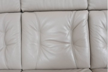 新古　展示品　美品　ドイツ高級ブランド　himolla(ヒモラ)　フーゴ　本革(レザー)　ハイバック形状の三人掛けソファ　定価約60万円　(R-087543)