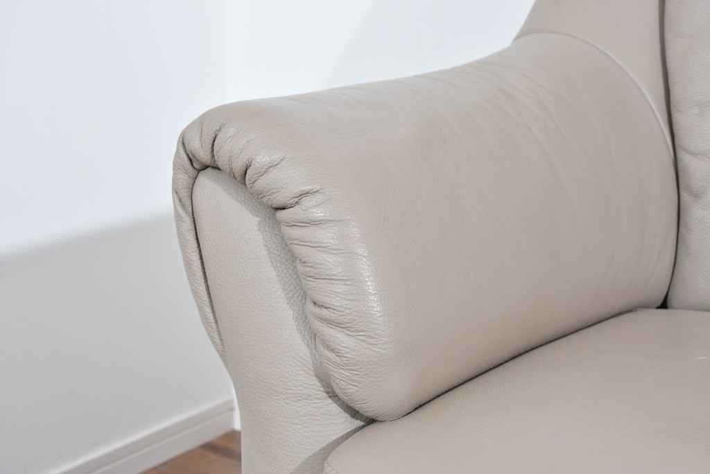 新古　展示品　美品　ドイツ高級ブランド　himolla(ヒモラ)　フーゴ　本革(レザー)　ハイバック形状の三人掛けソファ　定価約60万円　(R-087543)