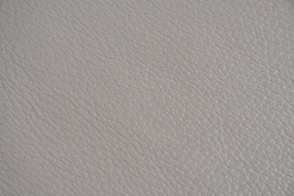 新古　展示品　美品　ドイツ高級ブランド　himolla(ヒモラ)　フーゴ　本革(レザー)　ハイバック形状の三人掛けソファ　定価約60万円　(R-087543)