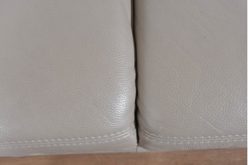 新古　展示品　美品　ドイツ高級ブランド　himolla(ヒモラ)　フーゴ　本革(レザー)　ハイバック形状の三人掛けソファ　定価約60万円　(R-087543)