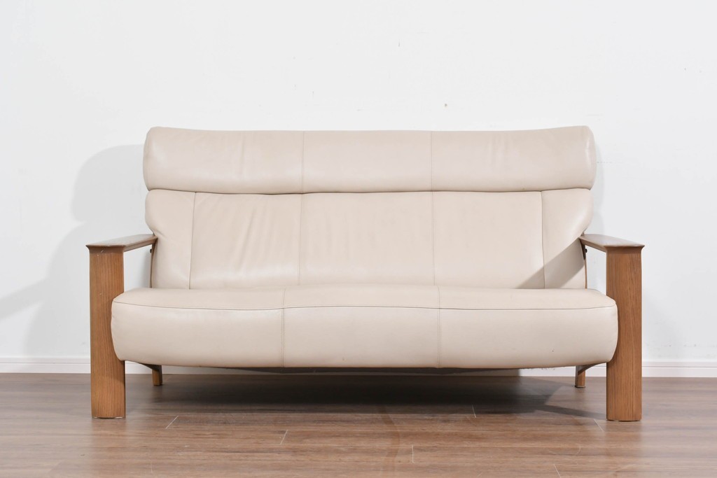 中古　カリモク家具(karimoku)　オーク材　本革(レザー)　ナチュラルモダンな3人掛けソファ　定価約28万円　(R-087544)