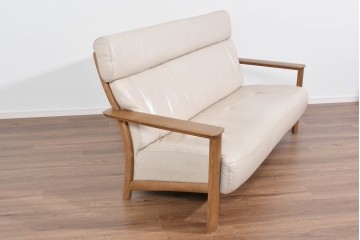 中古　カリモク家具(karimoku)　オーク材　本革(レザー)　ナチュラルモダンな3人掛けソファ　定価約28万円　(R-087544)