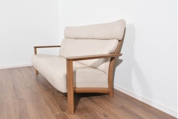 中古　カリモク家具(karimoku)　オーク材　本革(レザー)　ナチュラルモダンな3人掛けソファ　定価約28万円　(R-087544)