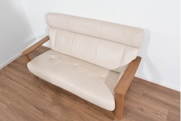 中古　カリモク家具(karimoku)　オーク材　本革(レザー)　ナチュラルモダンな3人掛けソファ　定価約28万円　(R-087544)