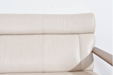 中古　カリモク家具(karimoku)　オーク材　本革(レザー)　ナチュラルモダンな3人掛けソファ　定価約28万円　(R-087544)