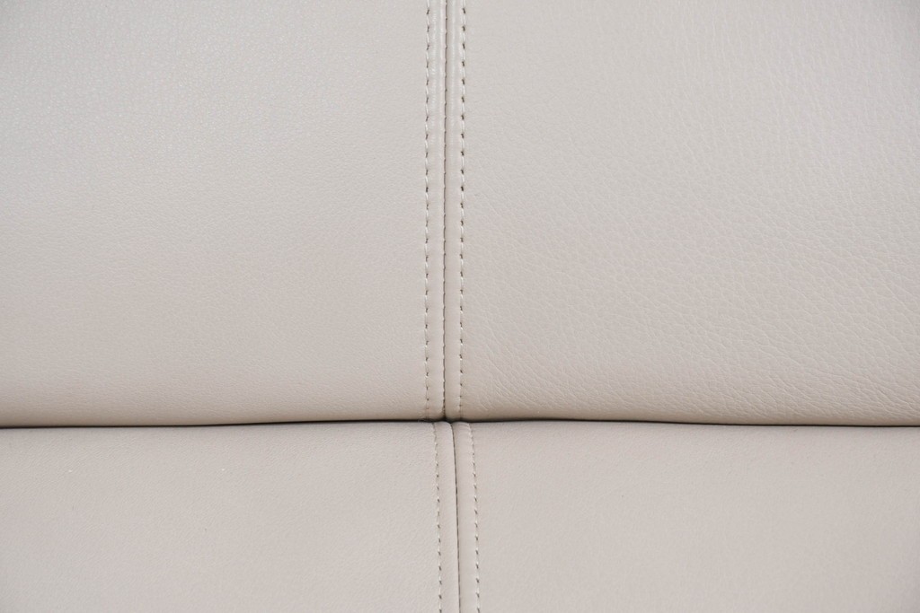 中古　カリモク家具(karimoku)　オーク材　本革(レザー)　ナチュラルモダンな3人掛けソファ　定価約28万円　(R-087544)