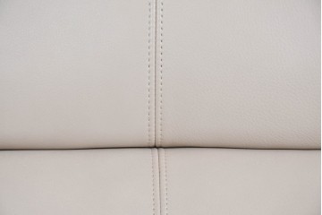 中古　カリモク家具(karimoku)　オーク材　本革(レザー)　ナチュラルモダンな3人掛けソファ　定価約28万円　(R-087544)