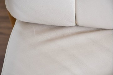 中古　カリモク家具(karimoku)　オーク材　本革(レザー)　ナチュラルモダンな3人掛けソファ　定価約28万円　(R-087544)