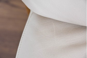 中古　カリモク家具(karimoku)　オーク材　本革(レザー)　ナチュラルモダンな3人掛けソファ　定価約28万円　(R-087544)