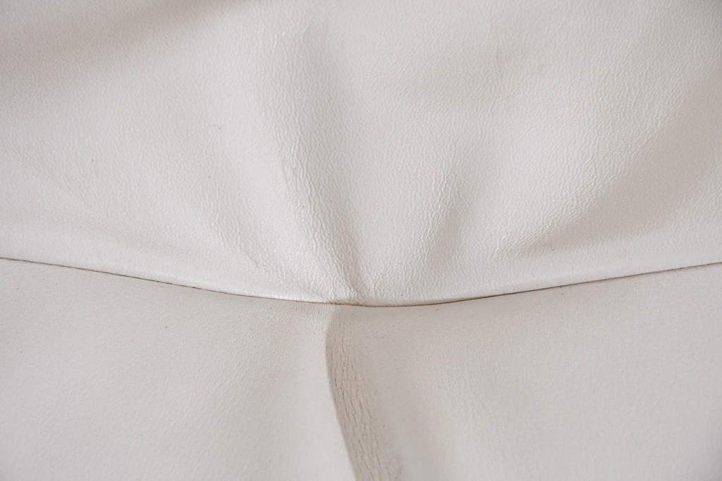 中古　カリモク家具(karimoku)　オーク材　本革(レザー)　ナチュラルモダンな3人掛けソファ　定価約28万円　(R-087544)