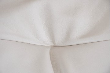 中古　カリモク家具(karimoku)　オーク材　本革(レザー)　ナチュラルモダンな3人掛けソファ　定価約28万円　(R-087544)