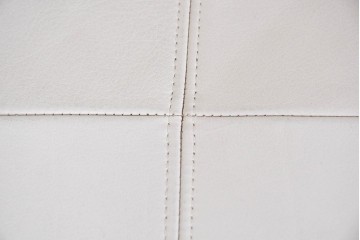 中古　カリモク家具(karimoku)　オーク材　本革(レザー)　ナチュラルモダンな3人掛けソファ　定価約28万円　(R-087544)