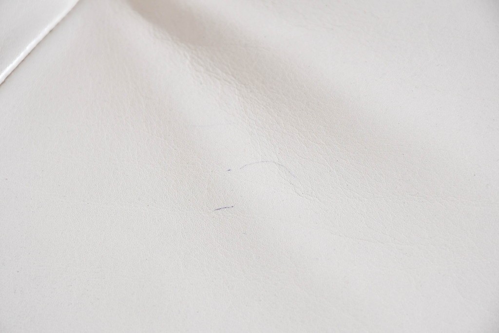 中古　カリモク家具(karimoku)　オーク材　本革(レザー)　ナチュラルモダンな3人掛けソファ　定価約28万円　(R-087544)