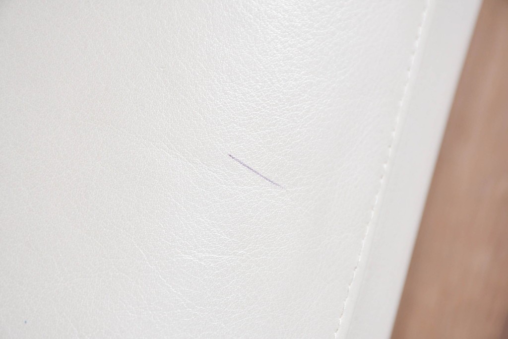 中古　カリモク家具(karimoku)　オーク材　本革(レザー)　ナチュラルモダンな3人掛けソファ　定価約28万円　(R-087544)