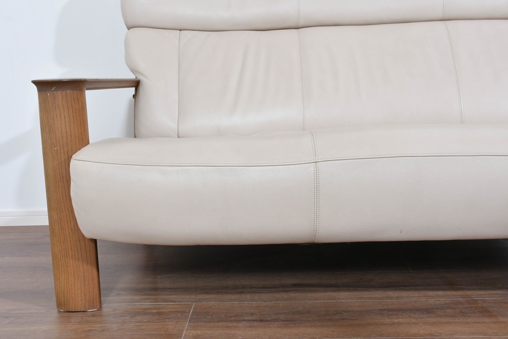 中古　カリモク家具(karimoku)　オーク材　本革(レザー)　ナチュラルモダンな3人掛けソファ　定価約28万円　(R-087544)