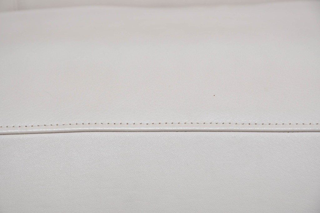 中古　カリモク家具(karimoku)　オーク材　本革(レザー)　ナチュラルモダンな3人掛けソファ　定価約28万円　(R-087544)