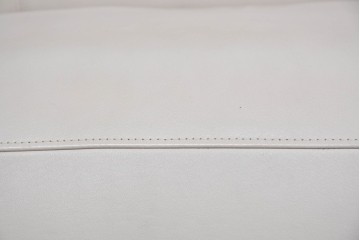 中古　カリモク家具(karimoku)　オーク材　本革(レザー)　ナチュラルモダンな3人掛けソファ　定価約28万円　(R-087544)