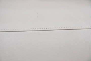 中古　カリモク家具(karimoku)　オーク材　本革(レザー)　ナチュラルモダンな3人掛けソファ　定価約28万円　(R-087544)