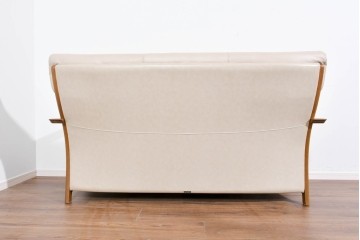 中古　カリモク家具(karimoku)　オーク材　本革(レザー)　ナチュラルモダンな3人掛けソファ　定価約28万円　(R-087544)