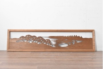 アンティーク建具　昭和初期　松と山水風景の彫刻が美しい欄間1枚　(R-087546)