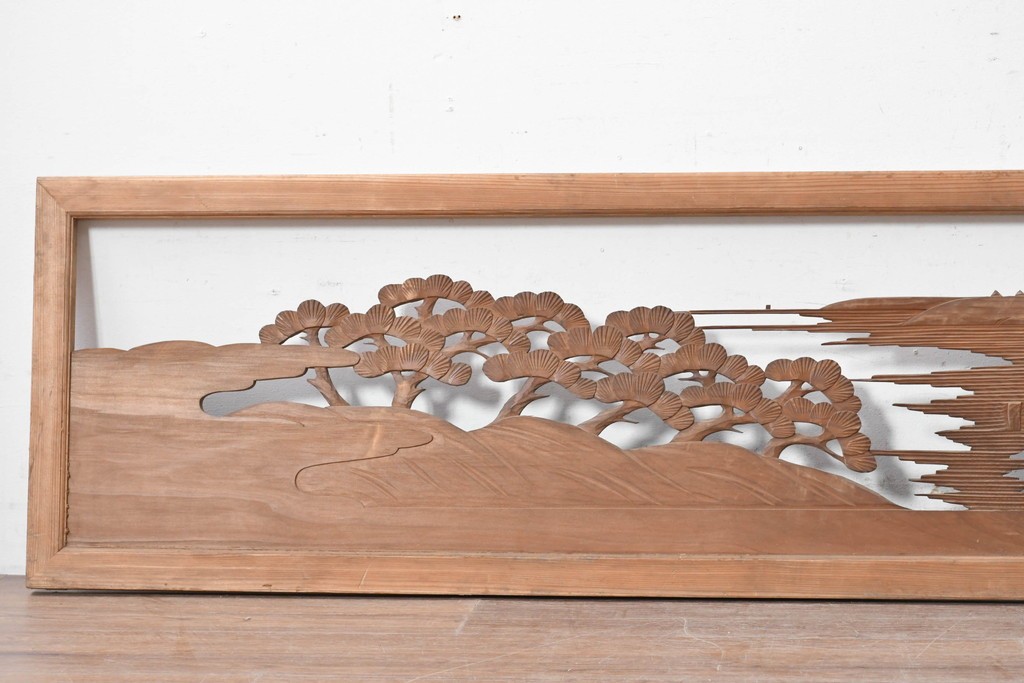 アンティーク建具　昭和初期　松と山水風景の彫刻が美しい欄間1枚　(R-087546)