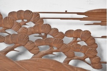 アンティーク建具　昭和初期　松と山水風景の彫刻が美しい欄間1枚　(R-087546)