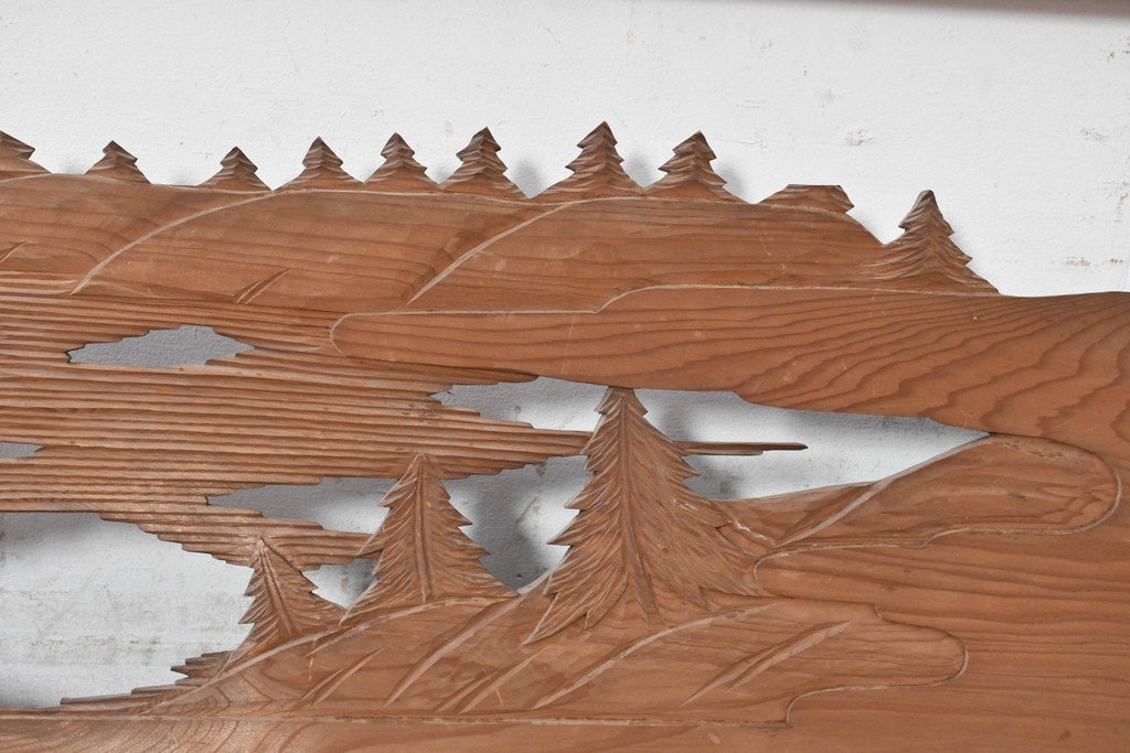 アンティーク建具　昭和初期　松と山水風景の彫刻が美しい欄間1枚　(R-087546)