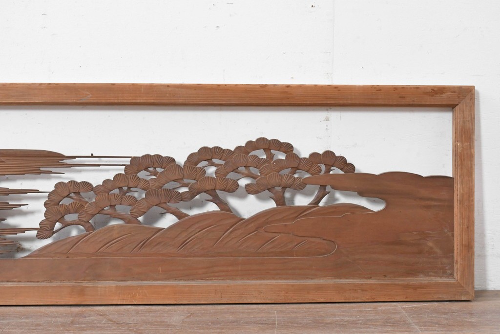 アンティーク建具　昭和初期　松と山水風景の彫刻が美しい欄間1枚　(R-087546)