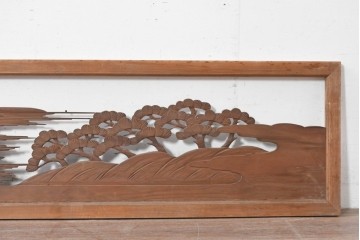 アンティーク建具　昭和初期　松と山水風景の彫刻が美しい欄間1枚　(R-087546)