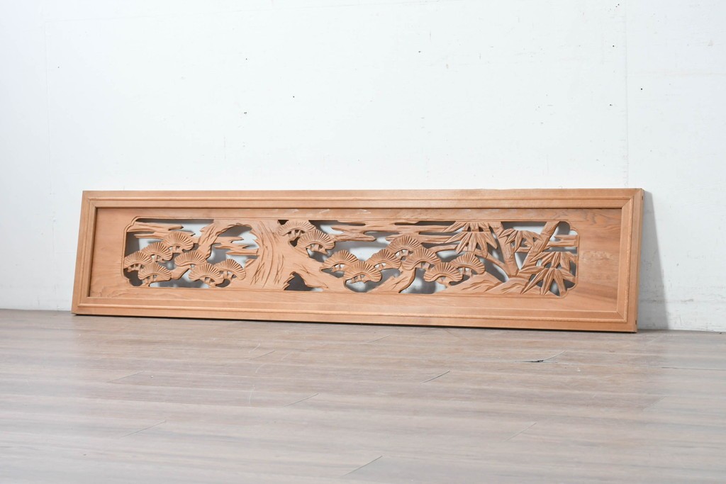 ヴィンテージ建具　昭和中期　松竹の彫刻が施された欄間1枚　(R-087549)