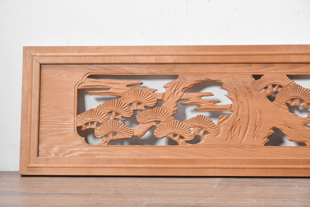 ヴィンテージ建具　昭和中期　松竹の彫刻が施された欄間1枚　(R-087549)