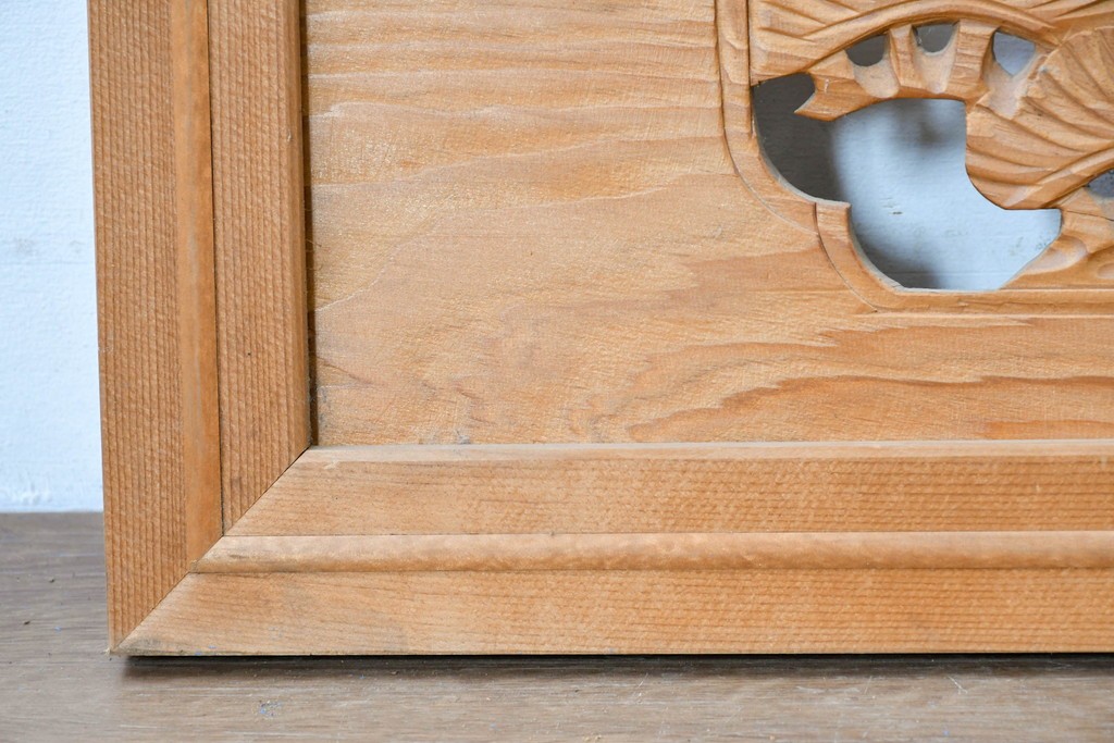 ヴィンテージ建具　昭和中期　松竹の彫刻が施された欄間1枚　(R-087549)