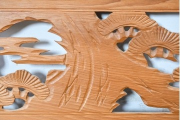 ヴィンテージ建具　昭和中期　松竹の彫刻が施された欄間1枚　(R-087549)